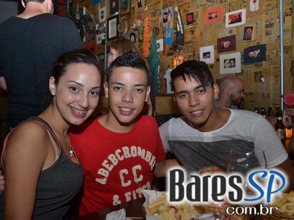 Dona Duda, Augusto Swing e integrantes de outros grupos se apresentaram em noite de samba-rock Dona Duda, Augusto Swing e integrantes de outros grupos se apresentaram em noite de samba-rock